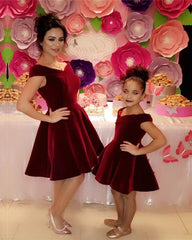 Short Velvet V-neck Homecoming Dresses Off Shoulder Cocktail Party Dress