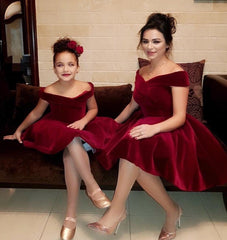 Short Velvet V-neck Homecoming Dresses Off Shoulder Cocktail Party Dress
