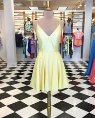 Spaghetti Straps V-neck Satin Homecoming Dresses Short Mini Cocktail Dress