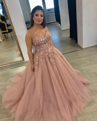 Spaghetti Straps V-neck Tulle Ball Gowns Prom Dresses Lace Flowers Appliques
