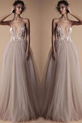 Spaghetti Strap Deep V Neck Beach Wedding Dresses With Applique TN193