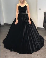 Strapless V-neck Bodice Corset Velvet Wedding Dresses Ball Gowns