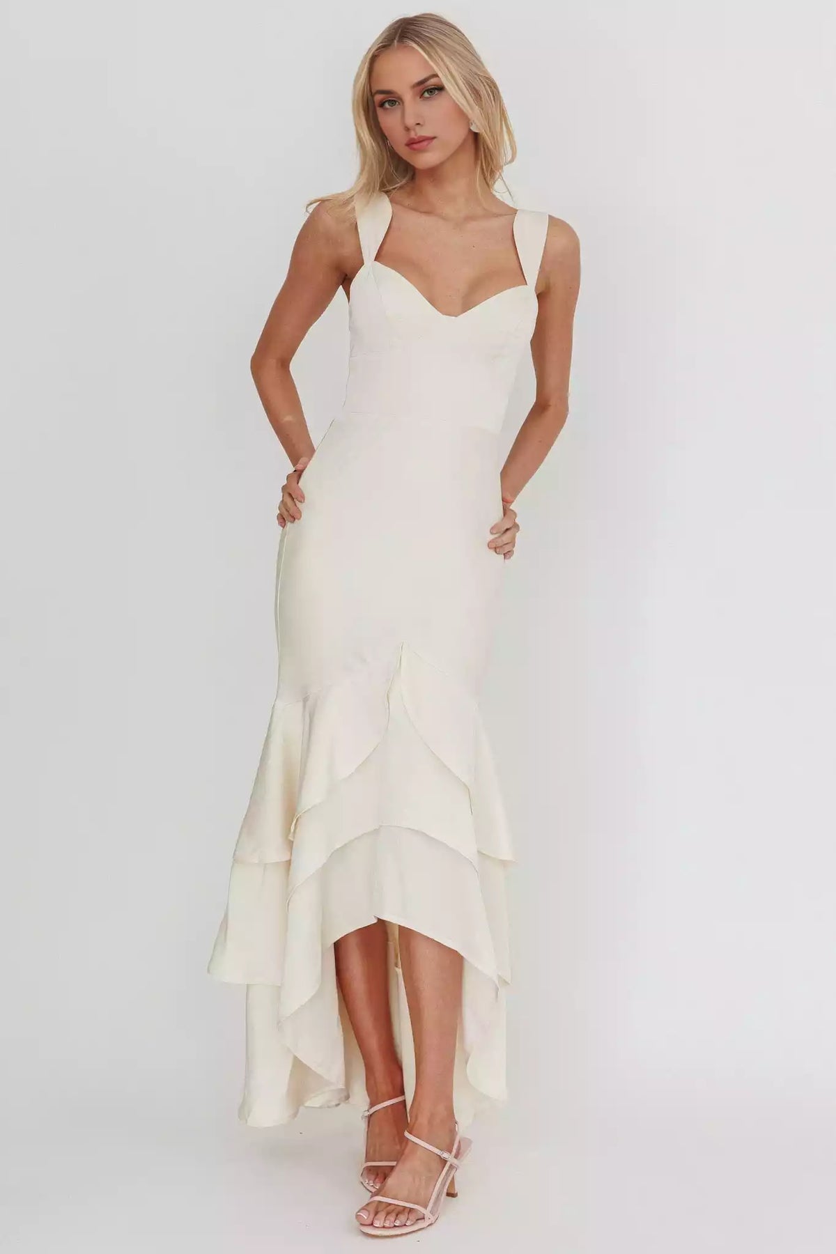 Stunning appearance with layered inner lining, ruffled hem, mermaid hem, silhouette, and side zipper Prom Dresses