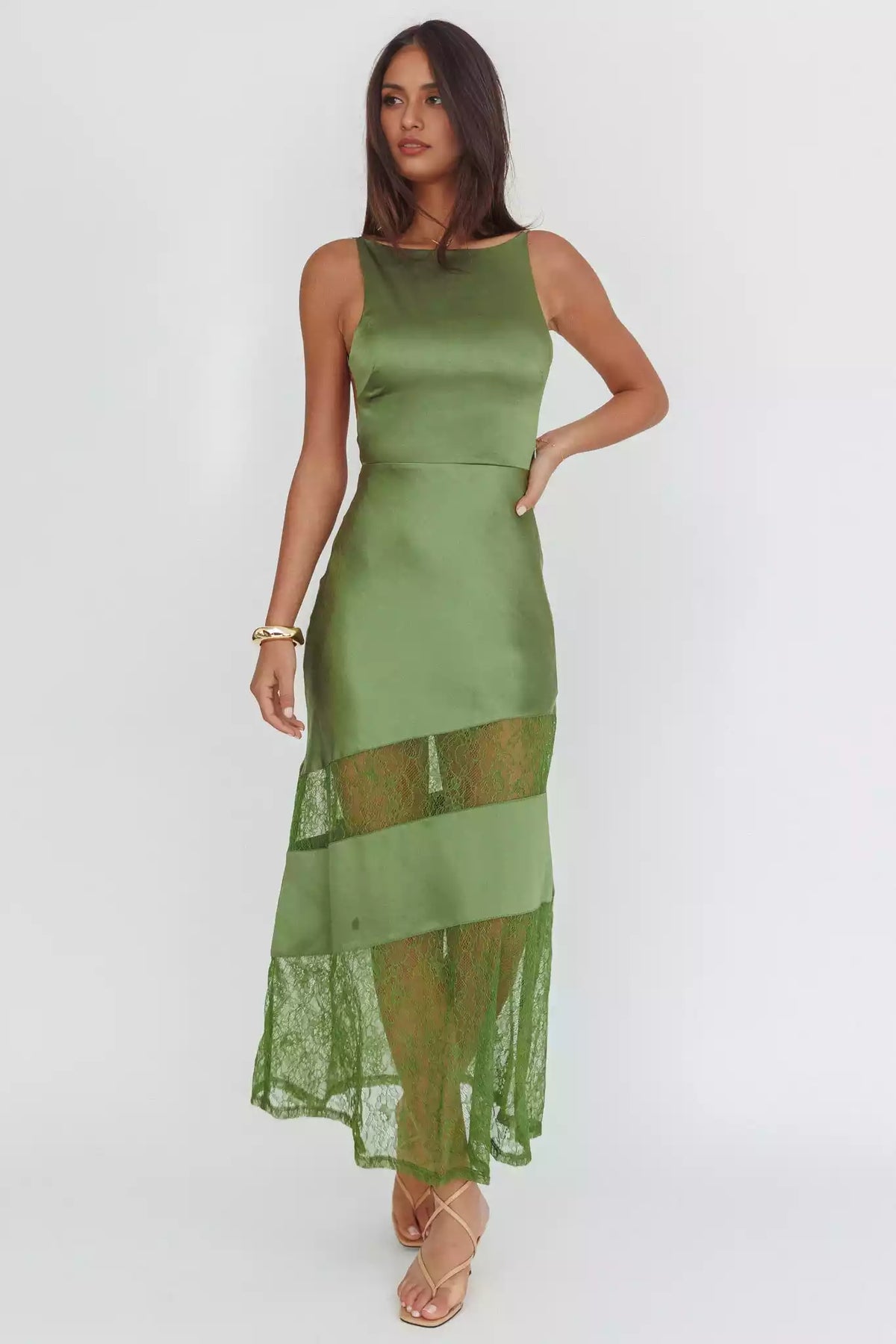 Stunning lace edge lining with zippered side straps and adjustable Prom Dresses