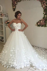 Sweetheart Court Train White Wedding Dress With Handmade Flower TN0057