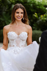 Sweetheart Sleeveless Bohemian Wedding Dress Lace Applique Bridal Gown TN373