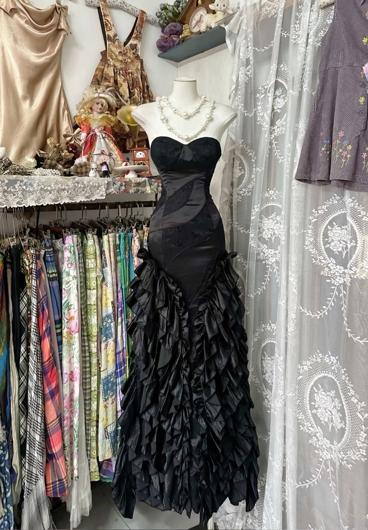 Vintage Strapless Sweetheart Neck Ruffled Black Long Prom Dress Evening Gown HZ1024