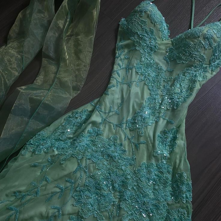 Vintage Green V-neck Straps Sleeveless Sequined Lace Irregular Skirt Prom Dress Evening Dress HZ1024