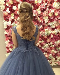 Tulle Ball Gown Lace Appliques Prom Dresses Spaghetti Straps