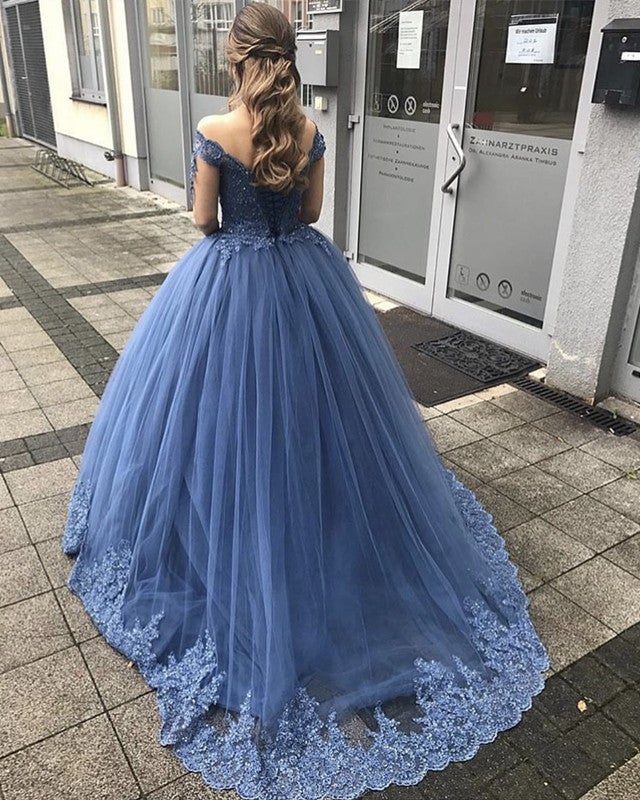 Tulle Ball Gown Lace Appliques Prom Dresses Spaghetti Straps