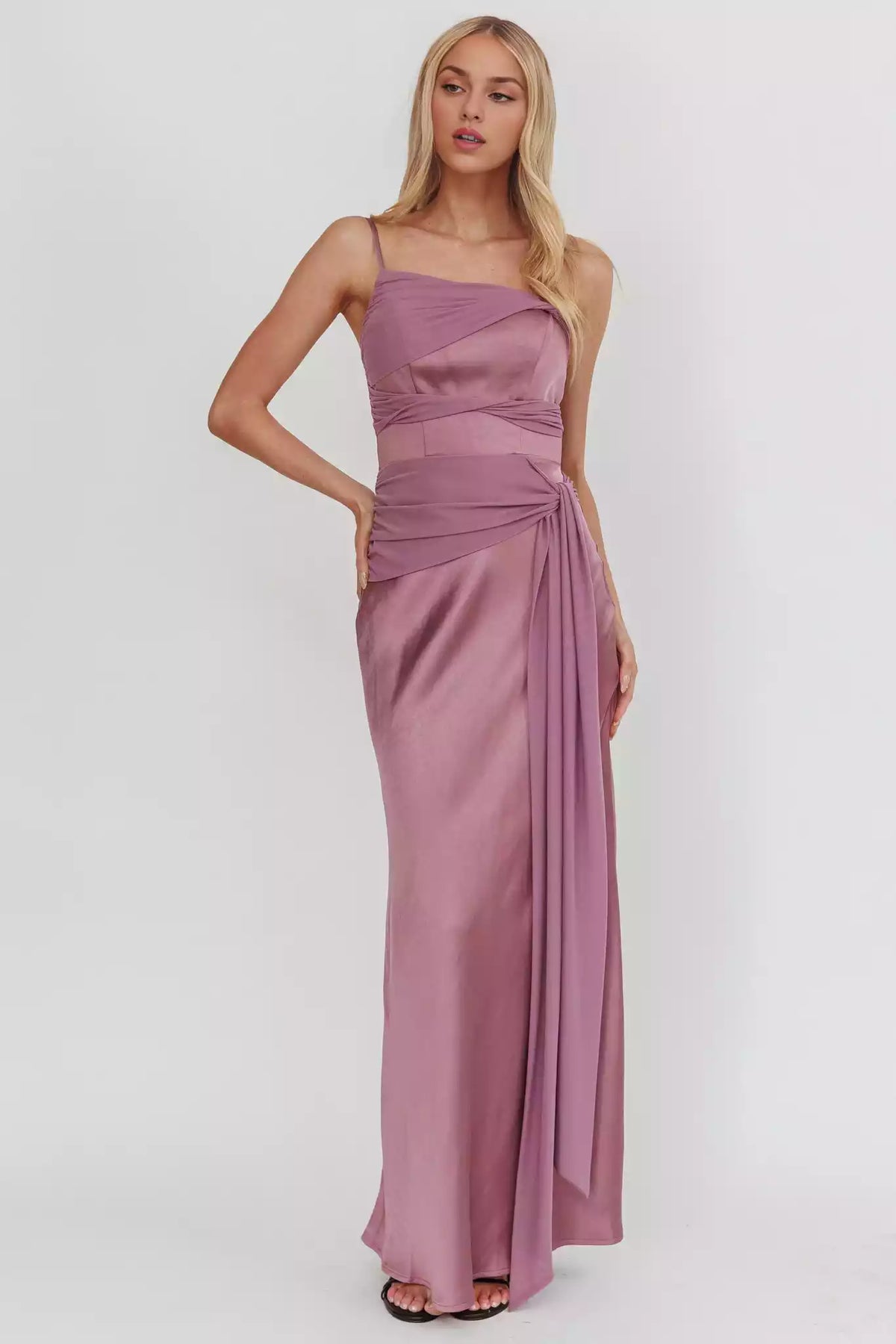 Unforgettable mesh details lined with knots at the waist and zippered back Prom Dresses