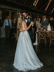 V-neck A-line Beach Wedding Dresses Appliques Tulle Bridal Gowns TN320