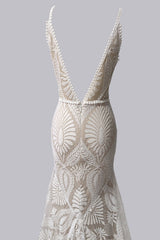 Elegant Spaghetti Straps V Neck Mermaid Lace Wedding Dresses