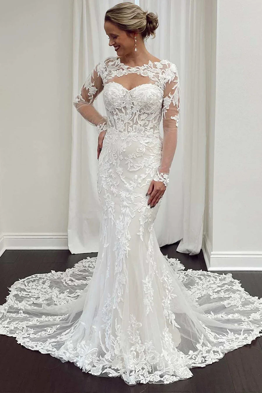 Lace Cutout Long Sleeves Trumpet Wedding Dress