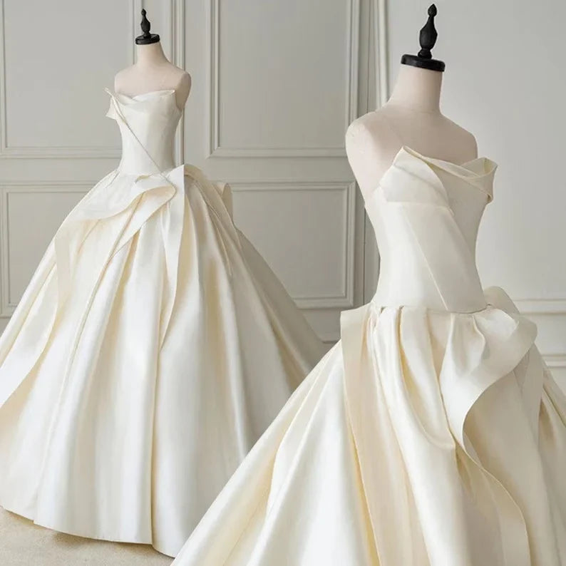 A-line Strapless Backless Satin Wedding Dress ﻿