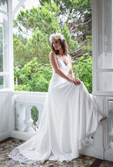 Lace Summer Beach Weddding Dresses Open Back Sleeveless Bridal Gowns