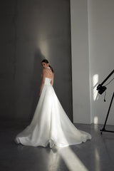 Wedding dress Basque Waist V Corset Wedding Dress Pearl  Wedding Dress Sparkly Wedding Dress