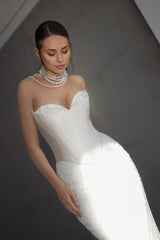 Wedding dress Basque Waist V Corset Wedding Dress Pearl  Wedding Dress Sparkly Wedding Dress