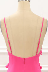 Hete roze satijnen ruches prom -jurk met spleet