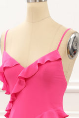 Hete roze satijnen ruches prom -jurk met spleet