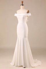 Simple ivory fish tail tie and ground length wedding dress