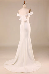 Simple ivory fish tail tie and ground length wedding dress
