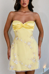 Yellow Sweetheart Strapless A-Line Twist Appliques Short Homecoming Dress