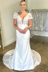 Aimishang Elegant White Floral Applique Plunge V Long Wedding Dress with Short Sleeves