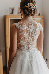 A Line Bateau Sleeveless Lace Wedding Dress with Tulle