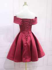 A-Line Off Houstage Satin Bourgogne Robe de bal courte, robe de retour bordeaux