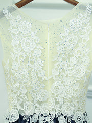 Une ligne de couture rond des robes de bal à dentelle courte, des robes de retour formelles en dentelle courte bleu marine