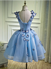 Une ligne V cou de cou courte robes de bal bleu avec papillon, robes de retour à la maison bleu et bleu courts
