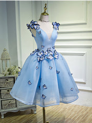 Une ligne V cou de cou courte robes de bal bleu avec papillon, robes de retour à la maison bleu et bleu courts