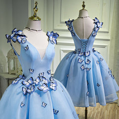 Une ligne V cou de cou courte robes de bal bleu avec papillon, robes de retour à la maison bleu et bleu courts
