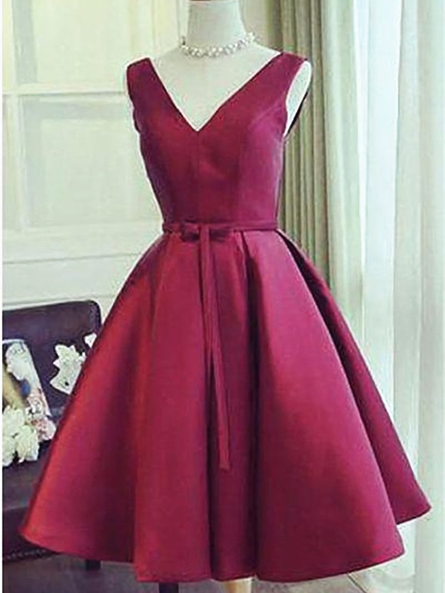 Une ligne V cou de cou courte des robes de bal bordeaux, des robes de remise de remise de borne en V courte en V rouge à la maison