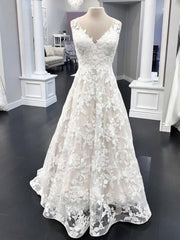 White Floral Lace Wedding Dress A Line V Neck Bridal Dress Sleeveless