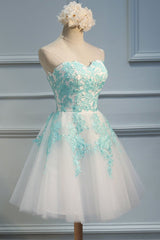 Adorable robe de fête en tulle en tulle blanc, robe de retour, belle robe de fête