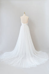 Verbazingwekkende lange A-Line Chapel Train Appliques Tule Backless trouwjurk