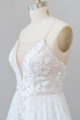 Verbazingwekkende lange A-Line Chapel Train Appliques Tule Backless trouwjurk