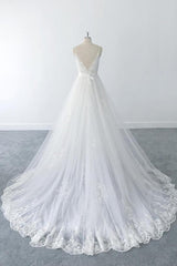Amazing Ruffle Appliques Tulle A-line Wedding Dress