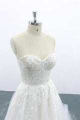 Appliques Strapless Tulle A-line Wedding Dress