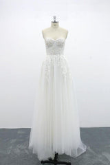 Appliques Strapless Tulle A-line Wedding Dress