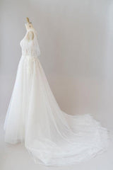 Appliques Tulle A-line Chapel Train Wedding Dress