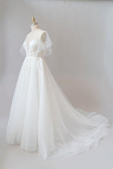 Appliques Tulle A-line Chapel Train Wedding Dress