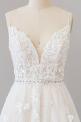 Awesome Appliques A-line Tulle Wedding Dress
