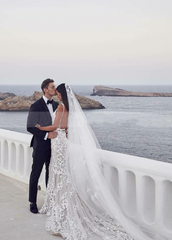 V-Neck Backless Floral Lace Appliques Wedding Dresses with Mermaid Train