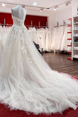 Mooie lange A-lijn strapless tule ivoor trouwjurk met appliques kant