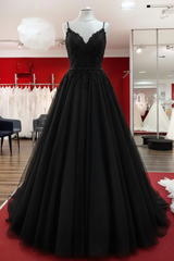 Elegant Tulle Lace A-line Wedding Dress V-neck with Spaghetti Straps
