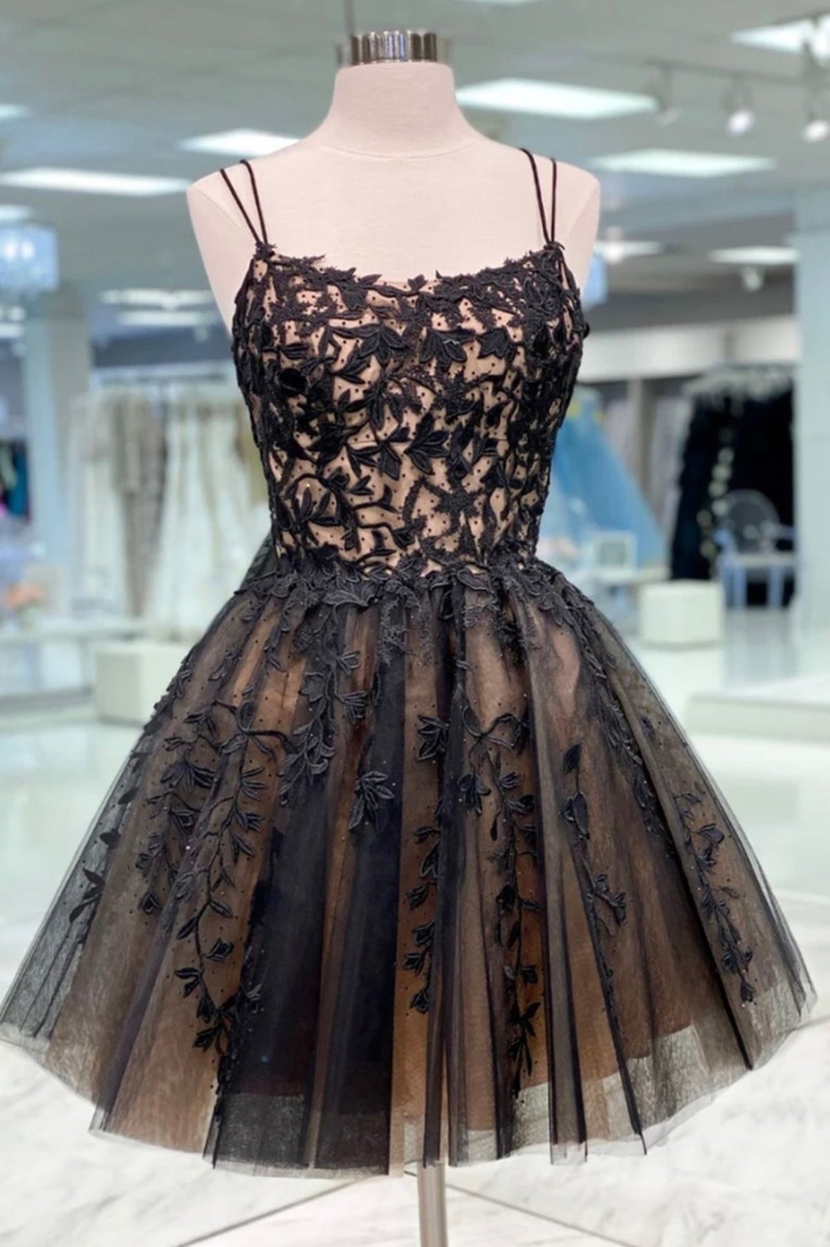 Robe de bal courte en dentelle noire, jolie robe de fête de retour en ligne
