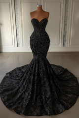 Charming Strapless Mermaid Lace Wedding Dress with Appliques